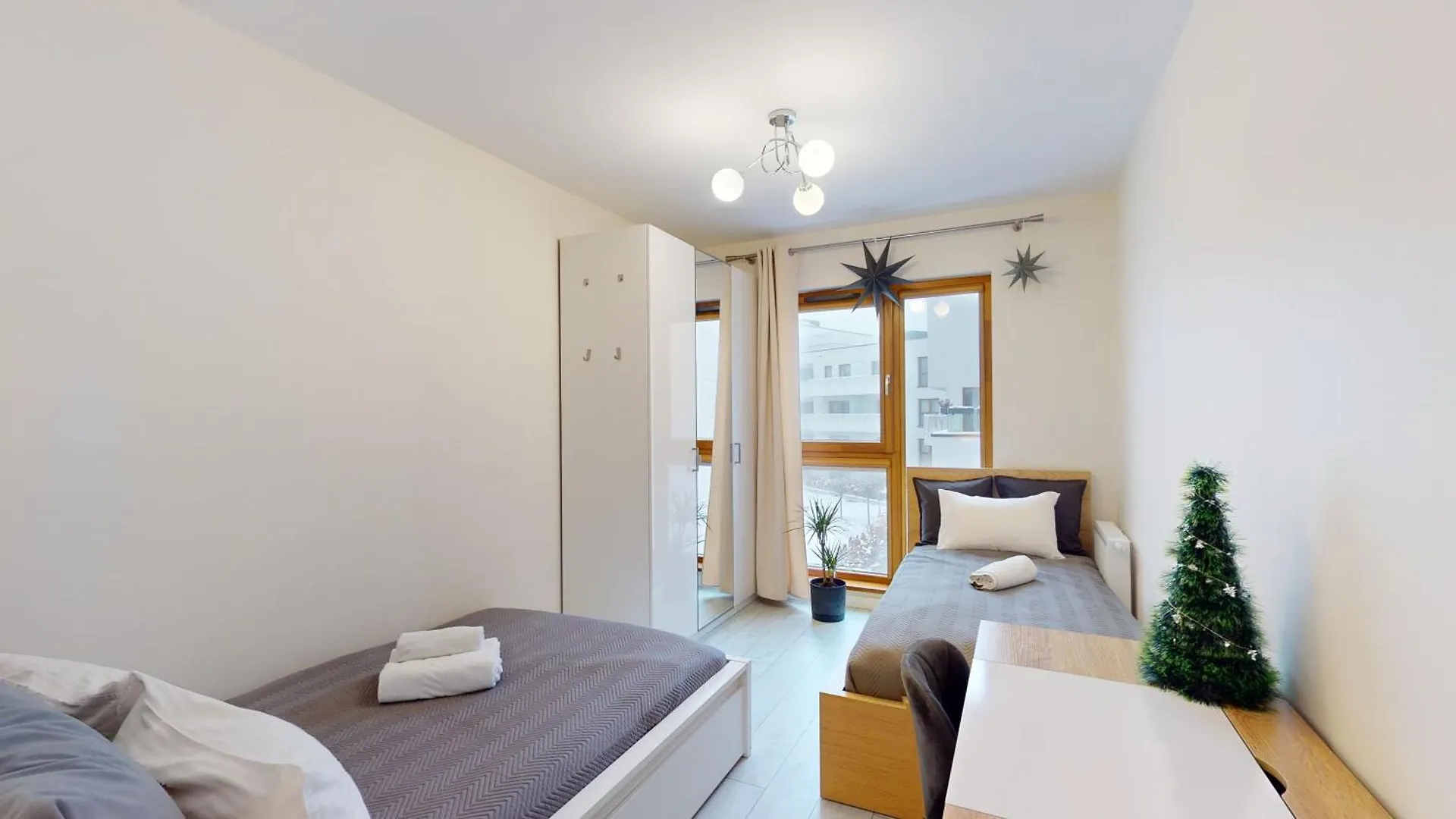 Family House Near The Market Square -Perfect For Family & Business Stays - Ksiecia Witolda Street 500 Steps To Market Square - 2 Bedrooms,2 Parking Places Wroclaw 0*,  Poland